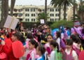 WhatsApp Image 2024 02 09 at 12.22.11 2 Más de 150 alumnos del colegio Juan Caro participan en su tradicional pasacalles de Carnaval