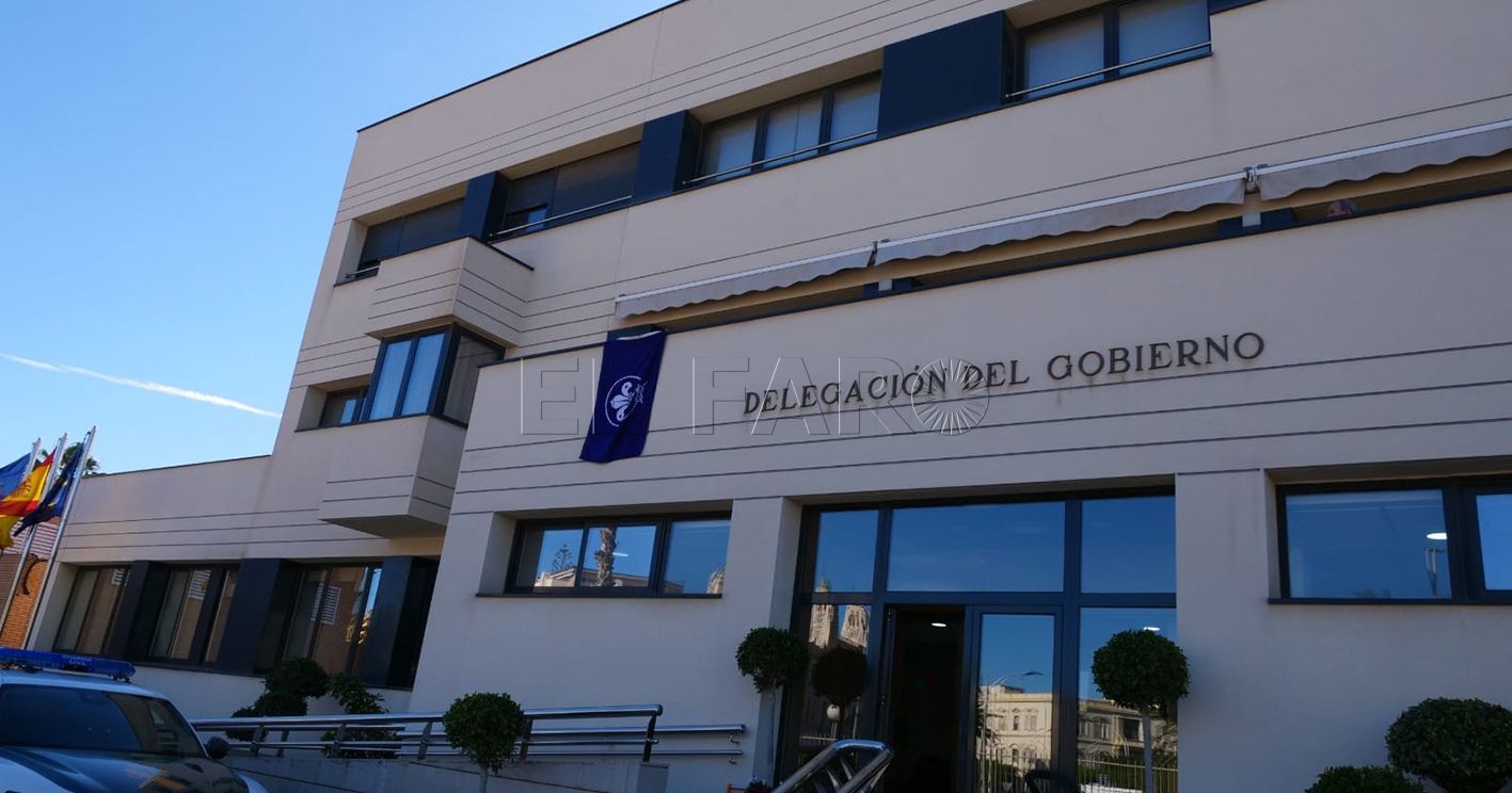 La enseña de los 'scouts' luce en la Delegación del Gobierno