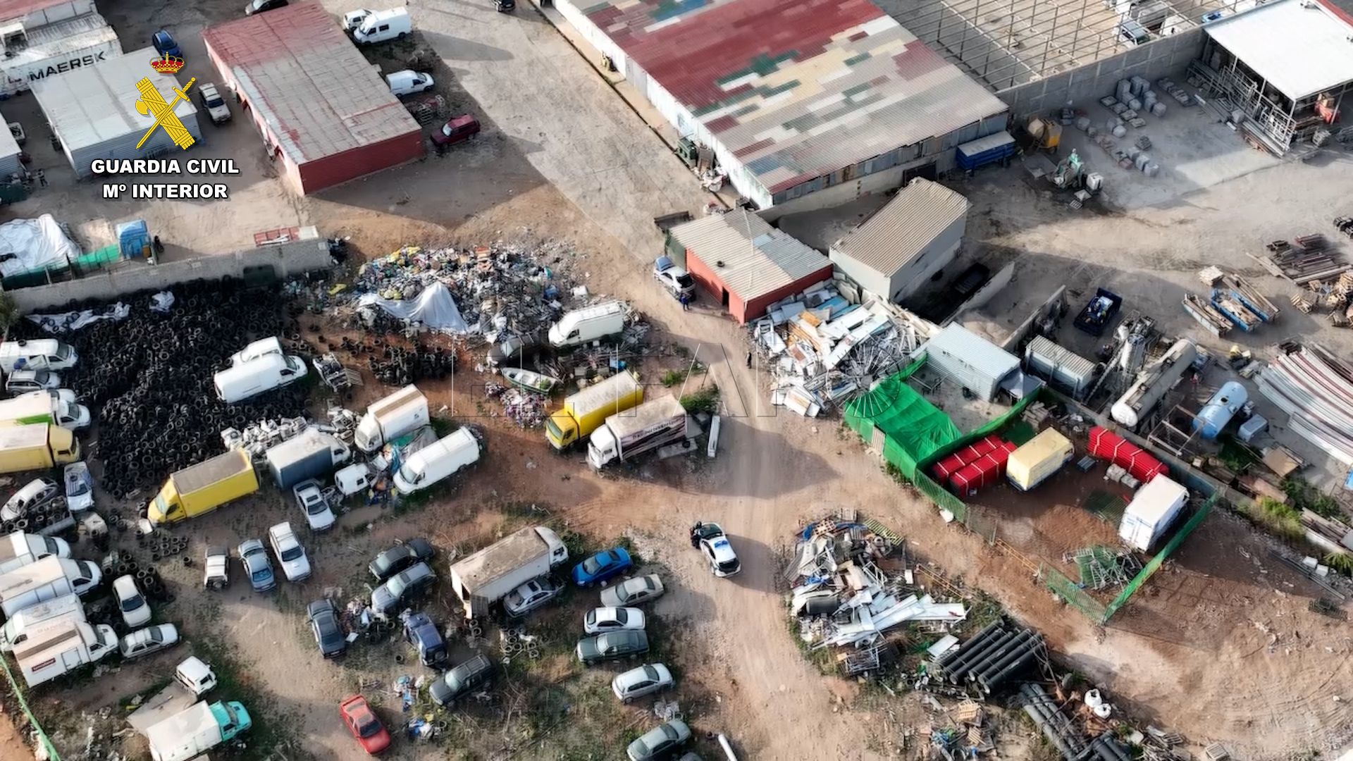 operativo medio ambiente melilla foto1 Dos detenidos y halladas toneladas de neumáticos junto al aeropuerto de Melilla