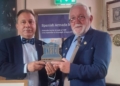 02 Eddie O´Gorman y Juanjo florensa Sept 2022 Felicitación de Unesco-Melilla por San Patricio