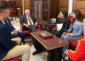 1 11 Imbroda recibe a las ganadoras del concurso, ¿Qué es un Rey para ti?
