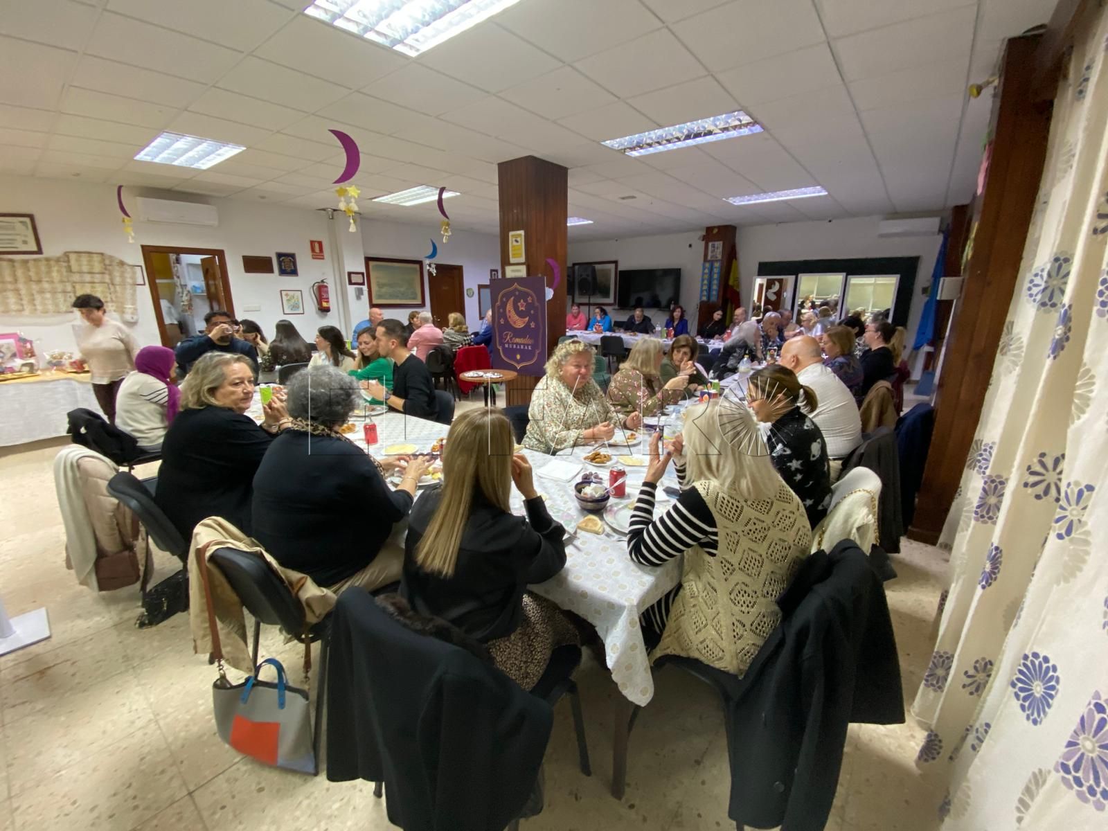 1710576078752 Ruptura del ayuno en la Asociación de Vecinos Estopiñán