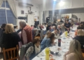1711203638586 Más de 80 personas en la ruptura del ayuno organizada por la AV Comunidad