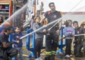 59A1755 recorte Centenares de niños disfrutan de la jornada de puertas abiertas en el Parque de Bomberos