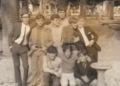 Con amigos un domingo en Parque Hernández año 1968 El niño que llevaba la cena a su padre a la parada de taxis de Cándido Lobera