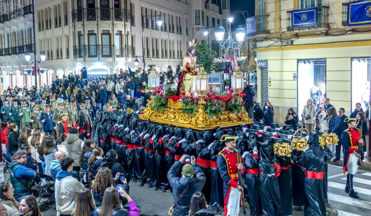Nuestro Padre Jesús Humillado recorre las calles de Melilla en una fría noche de Martes Santo
