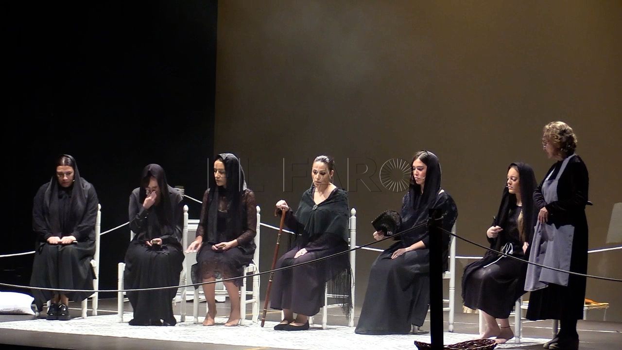 MVI 6606 Cientos de estudiantes disfrutan de 'La casa de Bernarda Alba' en el Teatro Kursaal