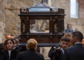 POLLINICA R03L2884 La Real Cofradía del Nazareno realiza un rápido traslado de sus sagrados titulares ante las inclemencias meteorológicas