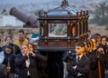 POLLINICA R03L2904 La Real Cofradía del Nazareno realiza un rápido traslado de sus sagrados titulares ante las inclemencias meteorológicas