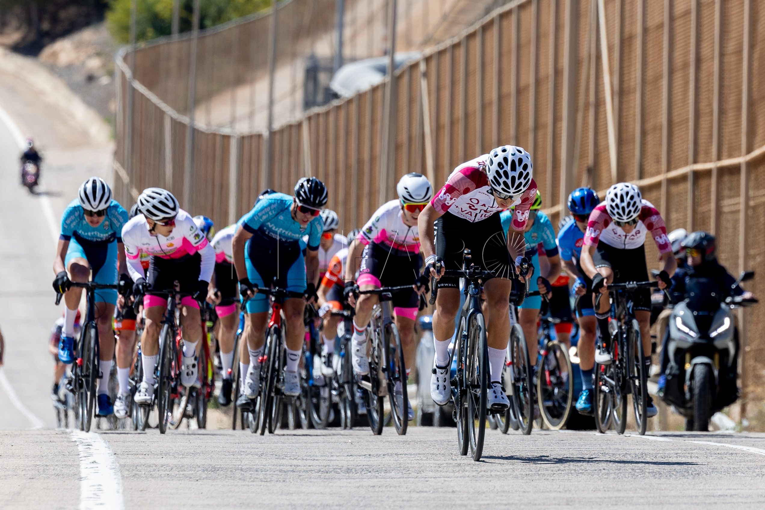 R03L7935 Salvador Ayala gana la prueba de la Copa de España cadete de ciclismo