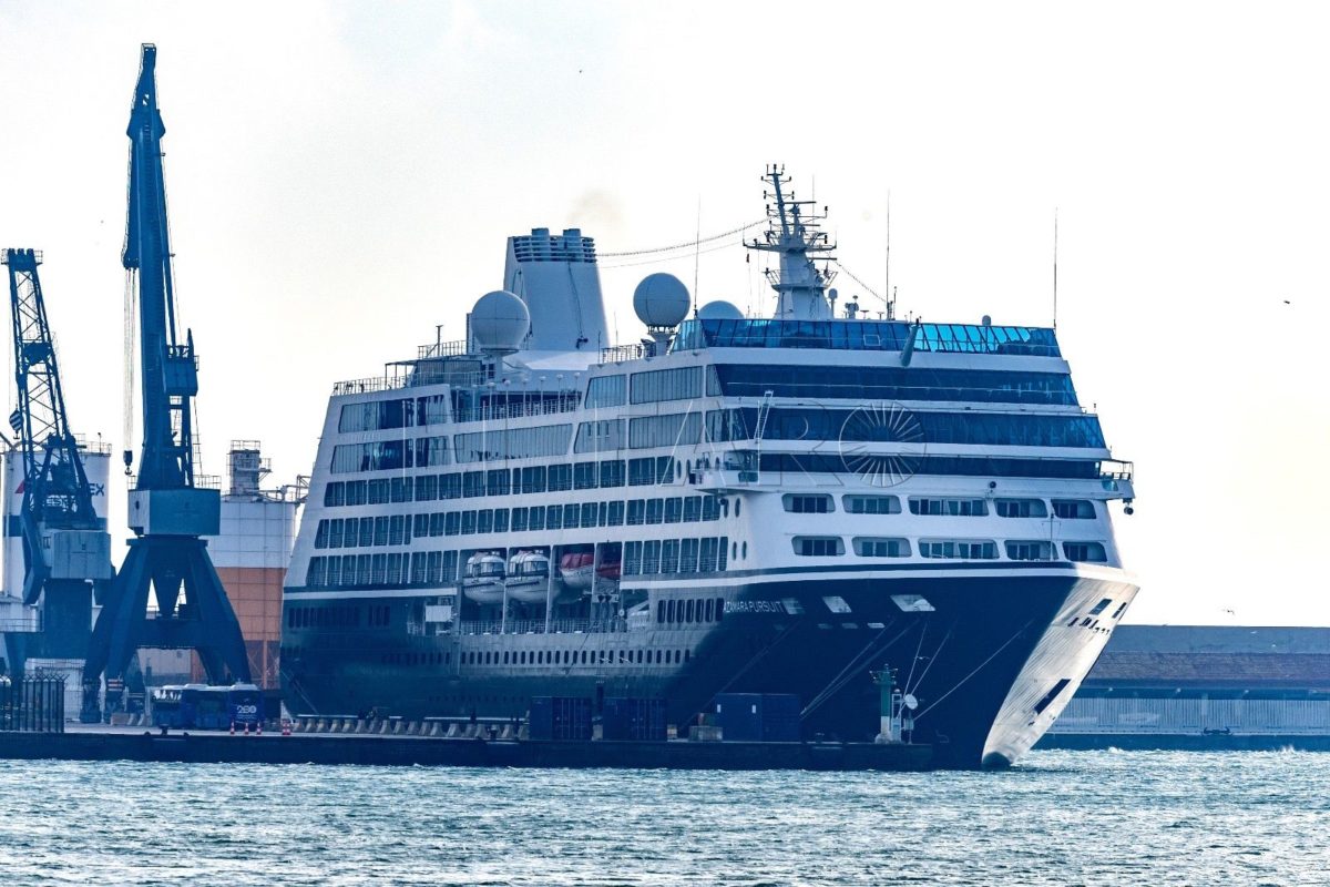 WhatsApp Image 2024 03 20 at 13.17.55 2 e1710958482249 Unos 600 turistas desembarcan en Melilla en el primer crucero del 2024