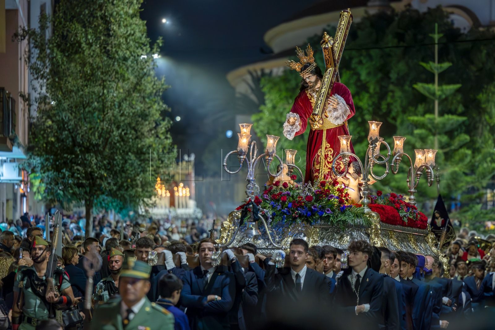 WhatsApp Image 2024 03 28 at 00.05.59 Cientos de personas arropan al Nazareno por las calles de Melilla