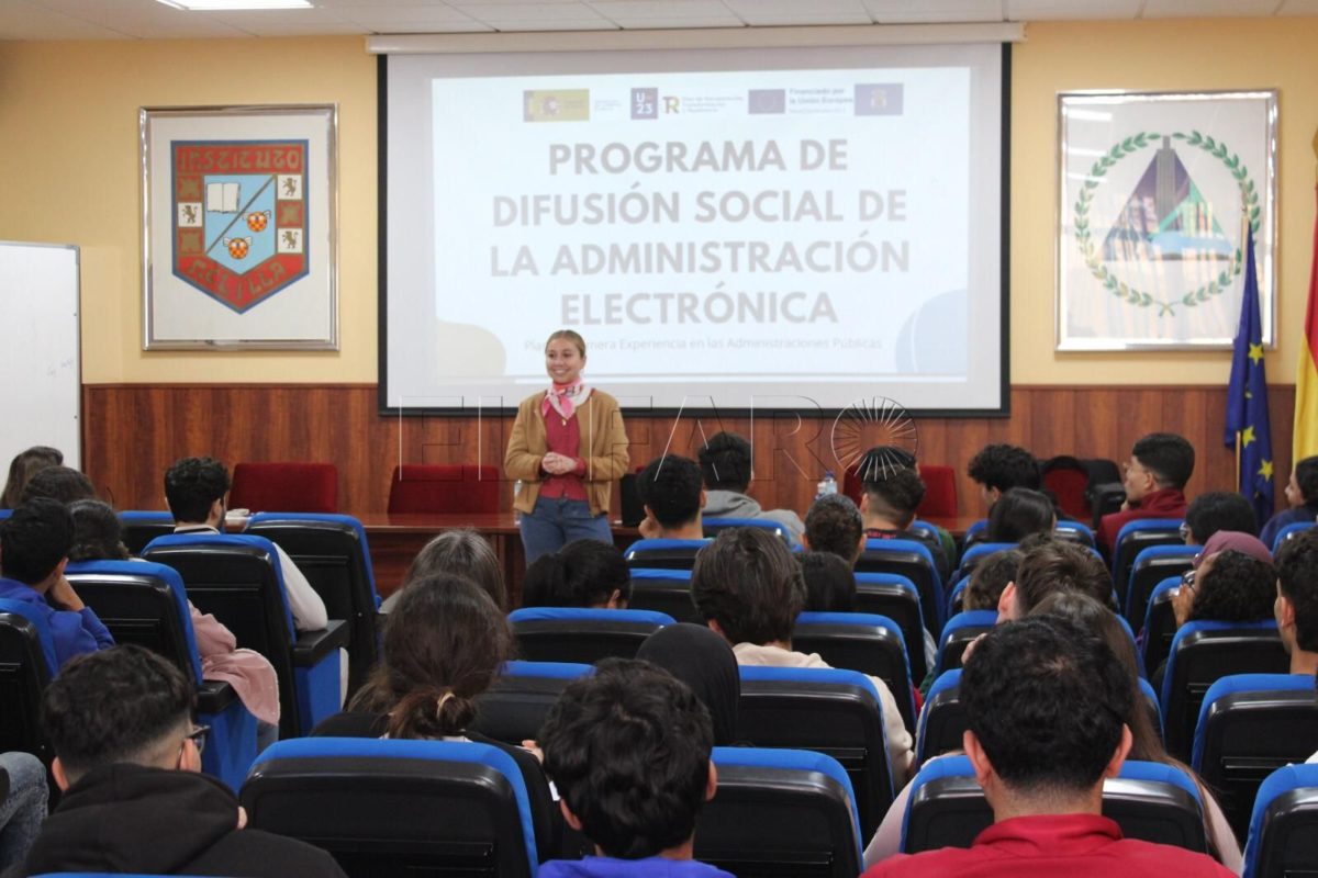 b366cfcd 2298 43b2 99aa b21e4fafb9ff e1709817327204 Continúan las charlas para acercar la administración electrónica a los jóvenes de Melilla