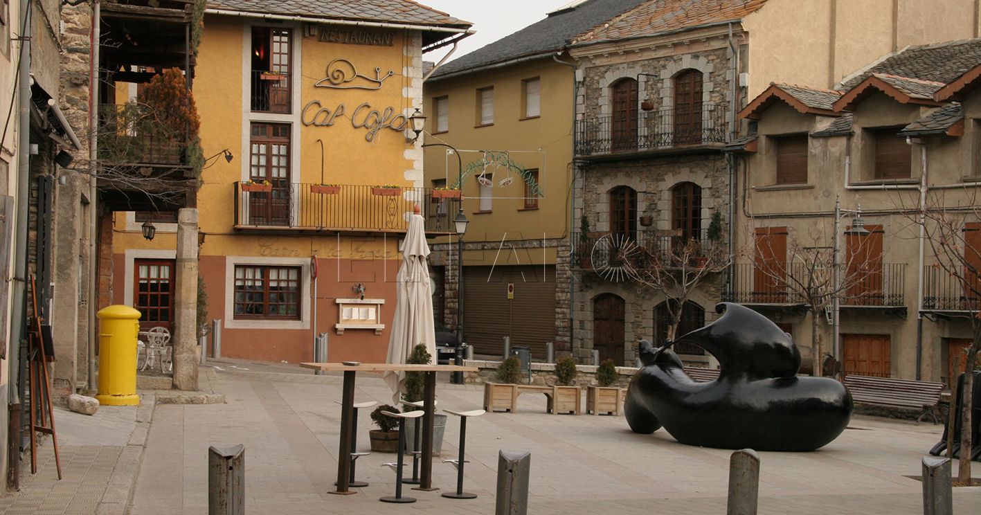 plaza mayor recorte Llivia, la Melilla al otro lado de los Pirineos