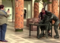 turistas estatua Unos 600 turistas desembarcan en Melilla en el primer crucero del 2024