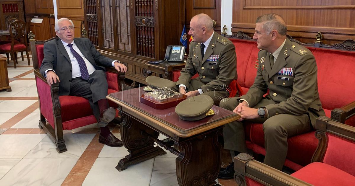Felix Alonso Abad Félix Abad Alonso 2º jefe de la Comandancia General de Melilla, se reúne con el presidente Imbroda