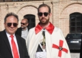 Juanjo Florensa Junto al Alcalde de Madrigal Jesus del Campo Espinosa recorte Investidura de nobles caballeros y damas del Capítulo de la Reina Isabel la Católica en Madrigal de las Altas Torres