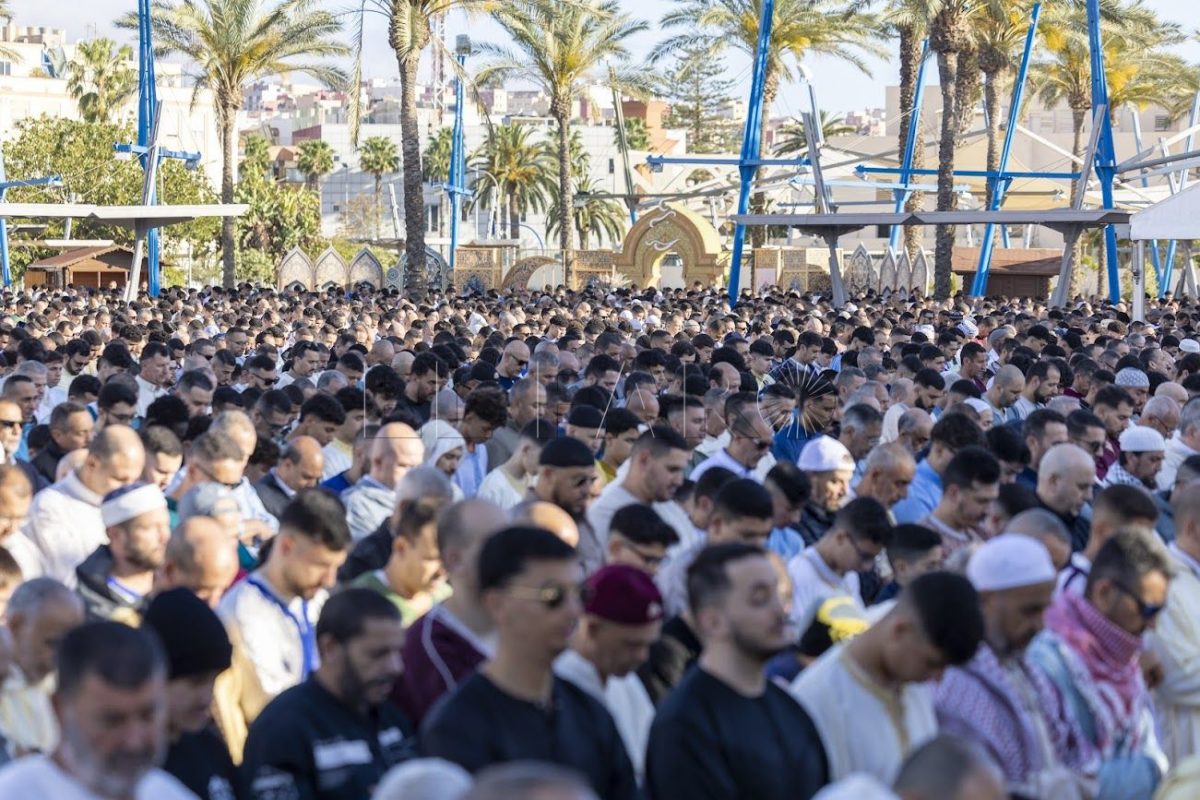 RAMADAN REZO 280A1738 1 e1712752353701 El rezo colectivo del Eid al-Fitr reúne a 7.000 melillenses en una defensa de la convivencia y la hermandad en Melilla