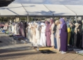 RAMADAN REZO R00 6591 1 El rezo colectivo del Eid al-Fitr reúne a 7.000 melillenses en una defensa de la convivencia y la hermandad en Melilla