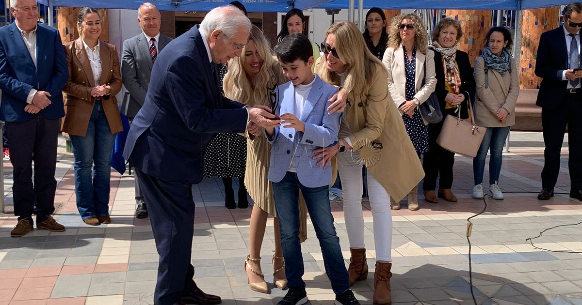 Teama Teama nombra como primer socio honorífico al presidente Imbroda en el Día Mundial del Autismo