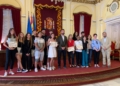 WhatsApp Image 2024 04 17 at 13.36.38 Cinco alumnos de la Isla Reunión que participan en el programa Erasmus+ reciben su diploma en el Salón Dorado
