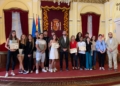 WhatsApp Image 2024 04 17 at 13.36.42 Cinco alumnos de la Isla Reunión que participan en el programa Erasmus+ reciben su diploma en el Salón Dorado