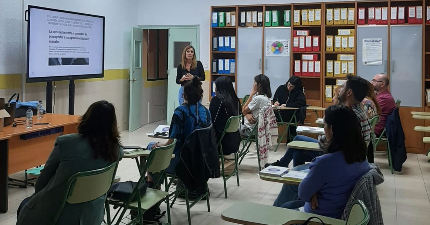 Segura imparte una formación a docentes en las jornadas sobre prevención y atención ante la violencia sexual infantil y adolescente