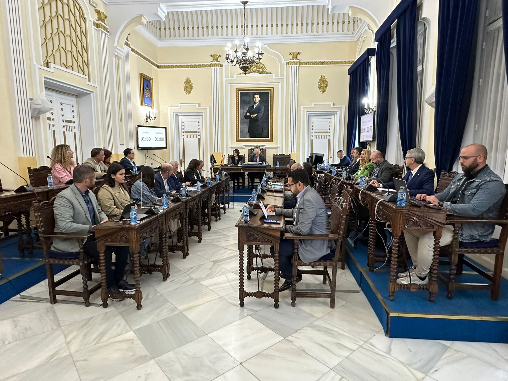 La Asamblea aprueba el contrato de limpieza con la abstención de Vox