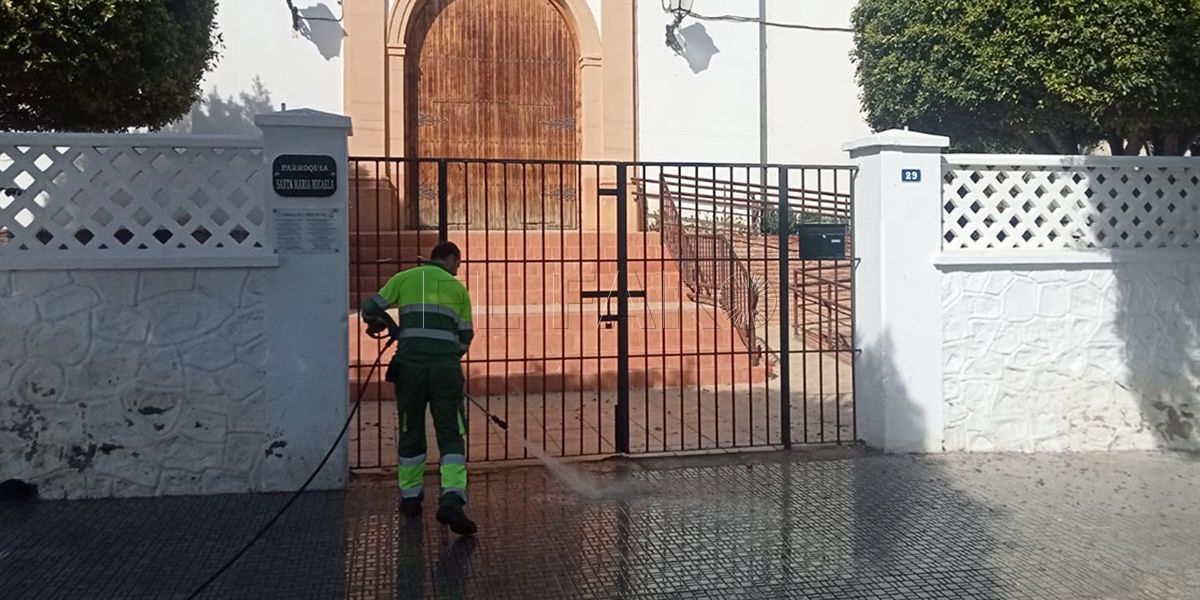 trabajador limpieza 3 1 La prórroga del contrato de limpieza no afectará al incremento salarial