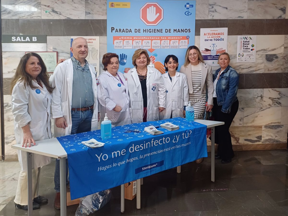 20240503 Mesa higiene de manos 1 e1714725119581 El Hospital Comarcal celebra el Día Internacional de Higiene de Manos con el lema 'Salve vidas: límpiese las manos'