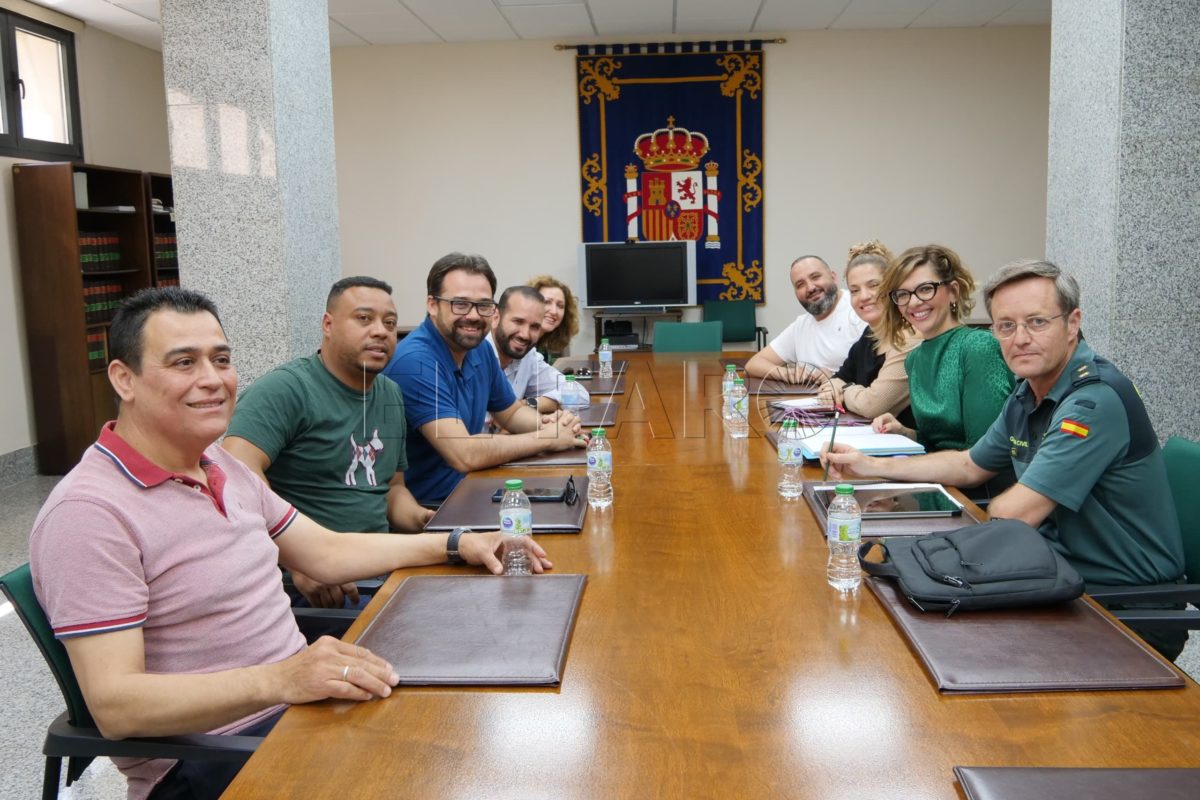 Delegada Puerto Noray e1715863299238 Delegación del Gobierno mantiene una reunión sobre ocio seguro con empresarios del Puerto Noray