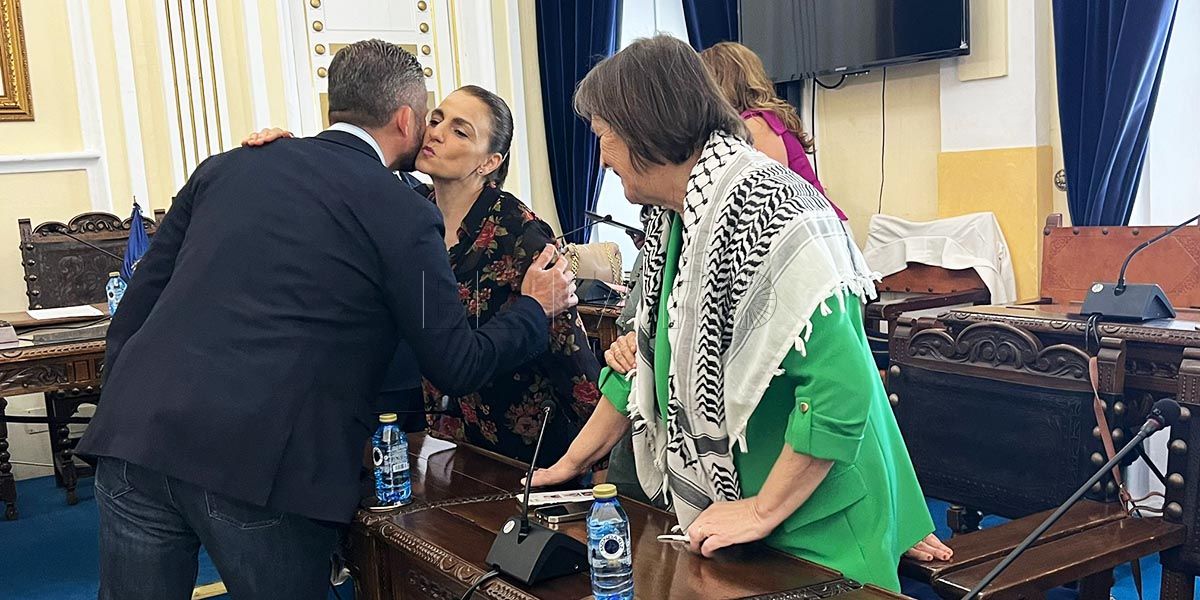 Dunia La diputada Dunia Almansouri reaparece en el pleno tras ser puesta en libertad provisional
