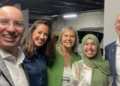 Oumaima con Mariana de Blas Rosa y los hermanos Hassan y Hossein La historia de superación de Oumaima Abbou