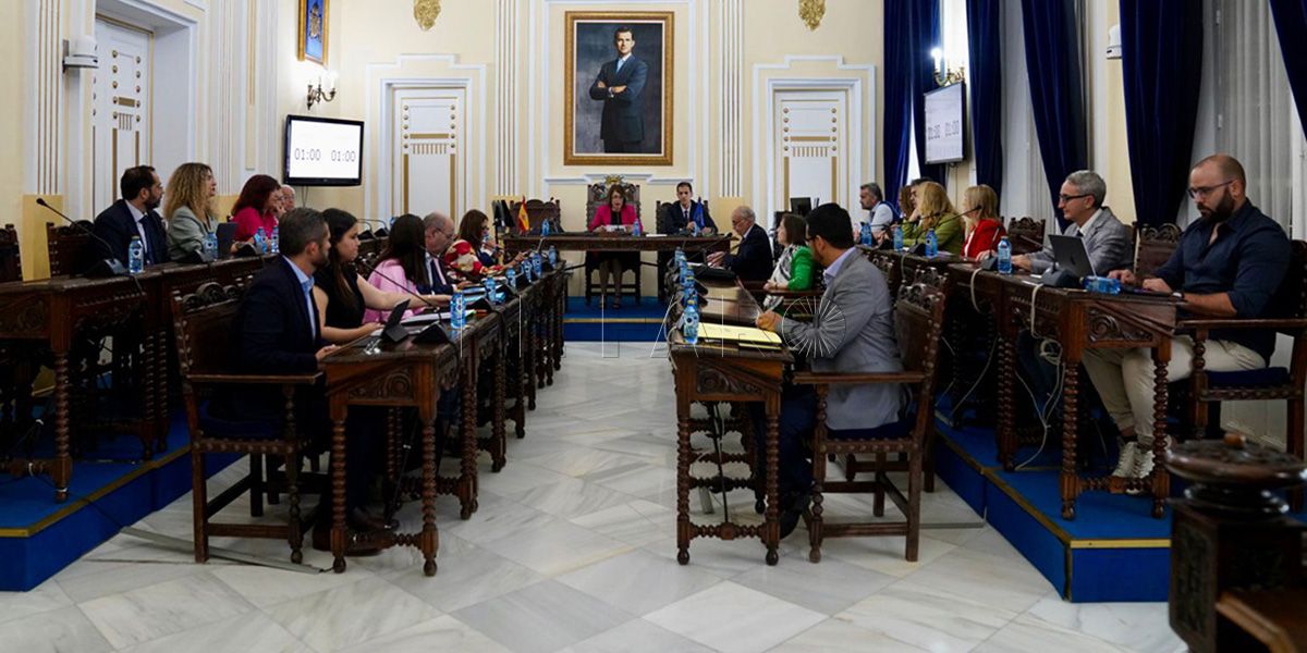 Sesion 1 Rachid Bussian reaparece en el pleno tras más de dos meses de ausencia