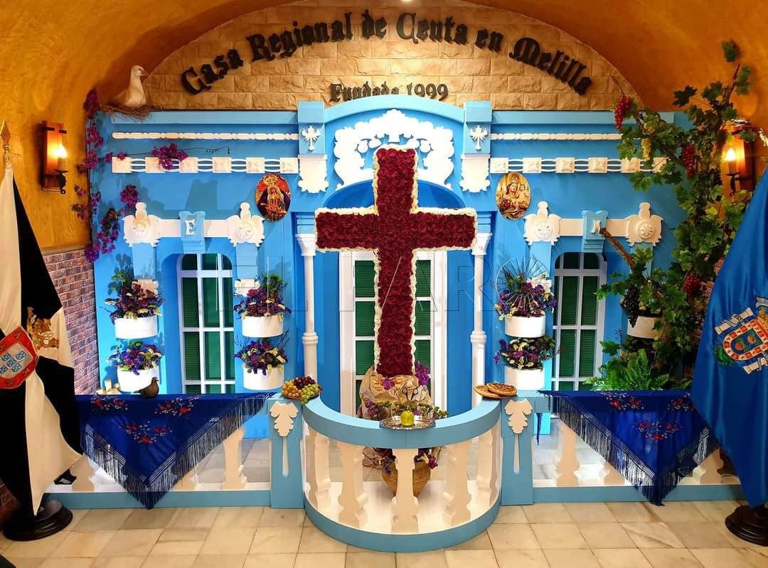 La Casa de Ceuta homenajea a Melilla en su cruz de mayo por su 25 aniversario