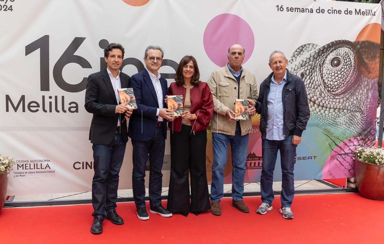 "El estanque vertical es un archipiélago formado por 24 vidas diferentes"