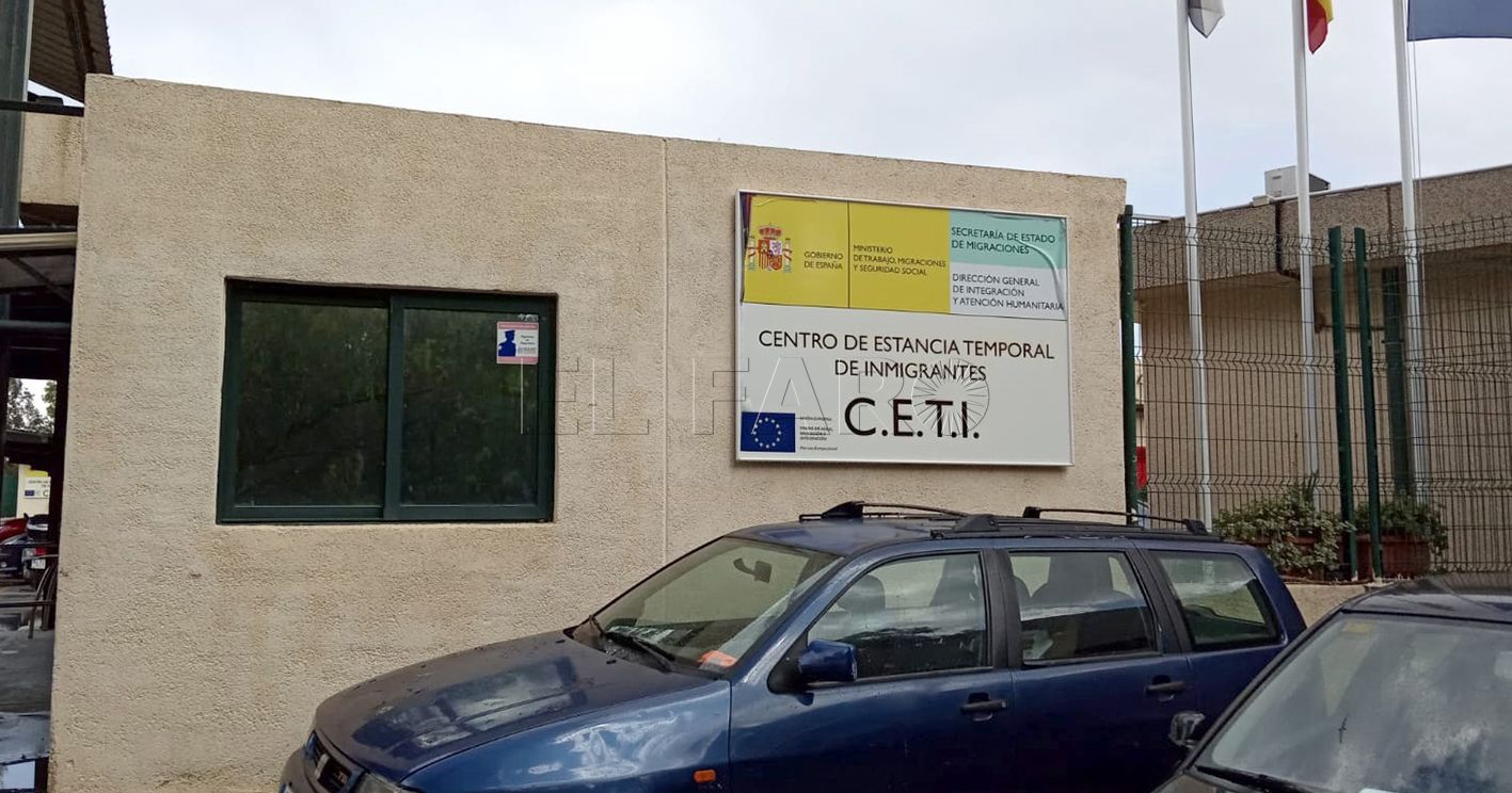 Vista del Centro de Estancia Temporal de Inmigrantes (CETI) a la península en el que se encuentran este miércoles 468 inmigrantes subsaharianos, marroquíes y argelinos y donde se ha registrado un caso positivo de coronavirus. EFE/ Reduan Dris