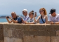 El crucero Artania acerca a 1.200 turistas a Melilla