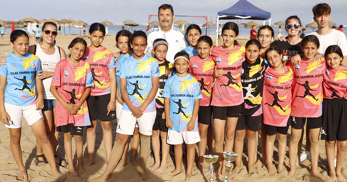 1 1 Llegan los primeros títulos del fútbol playa femenino