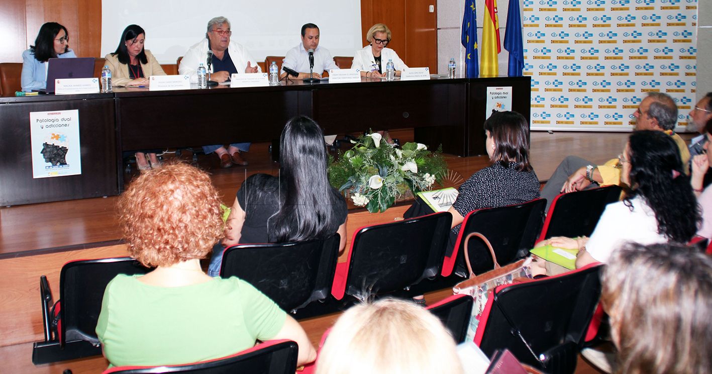 20240629 Jda Patologia 01 Sala recorte Profesionales sanitarios analizan en una jornada la patología dual y las adicciones
