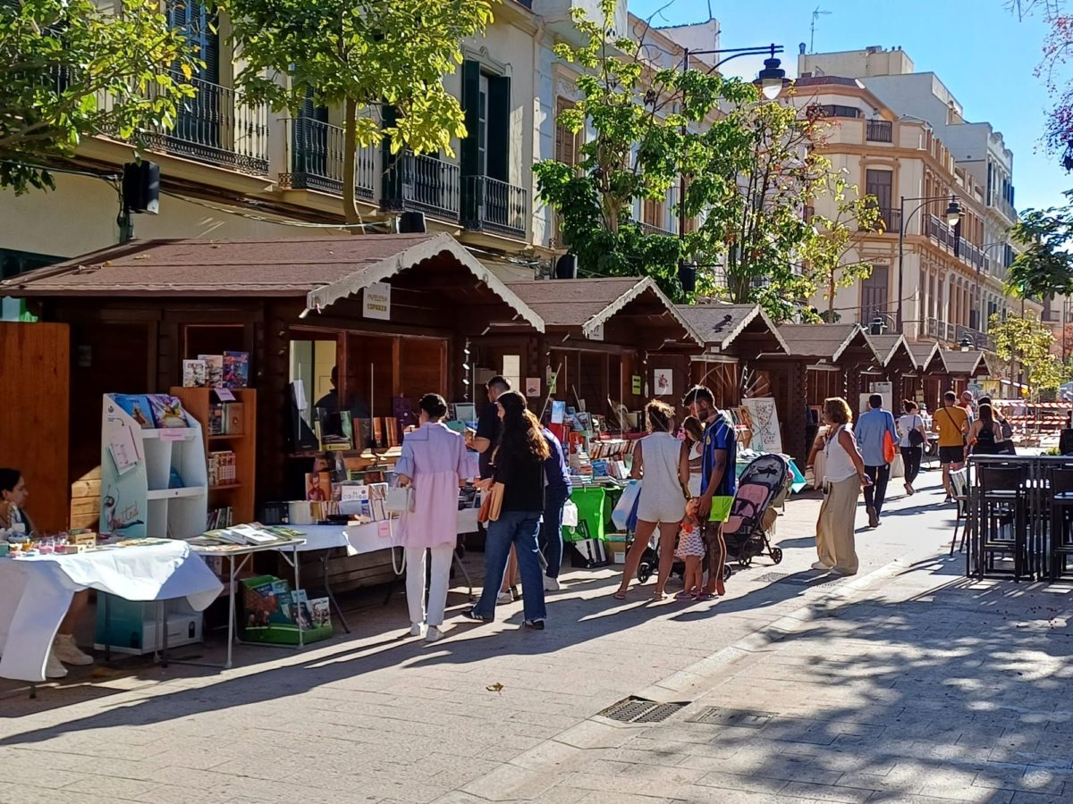 753e672c 8a99 4ae8 961e 6f6e10bca588 e1719004150767 La Feria del Libro de Melilla ofrece presentaciones literarias y una mesa redonda en su segundo día