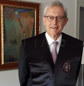Con toga ya jubilado Presidente Seccion Colegiados no Ejercientes del Colegio de Abogados de Madrid ICAM 2019 "España debería estar tranquila, pero alerta"