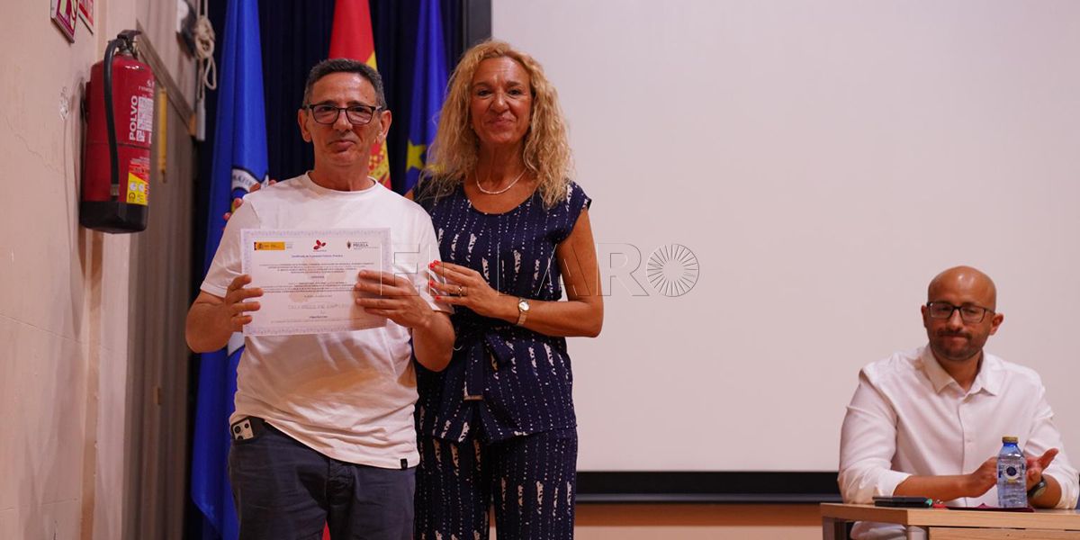 Donoso Treinta alumnos recogen los diplomas de los talleres de empleo de la Ciudad Autónoma