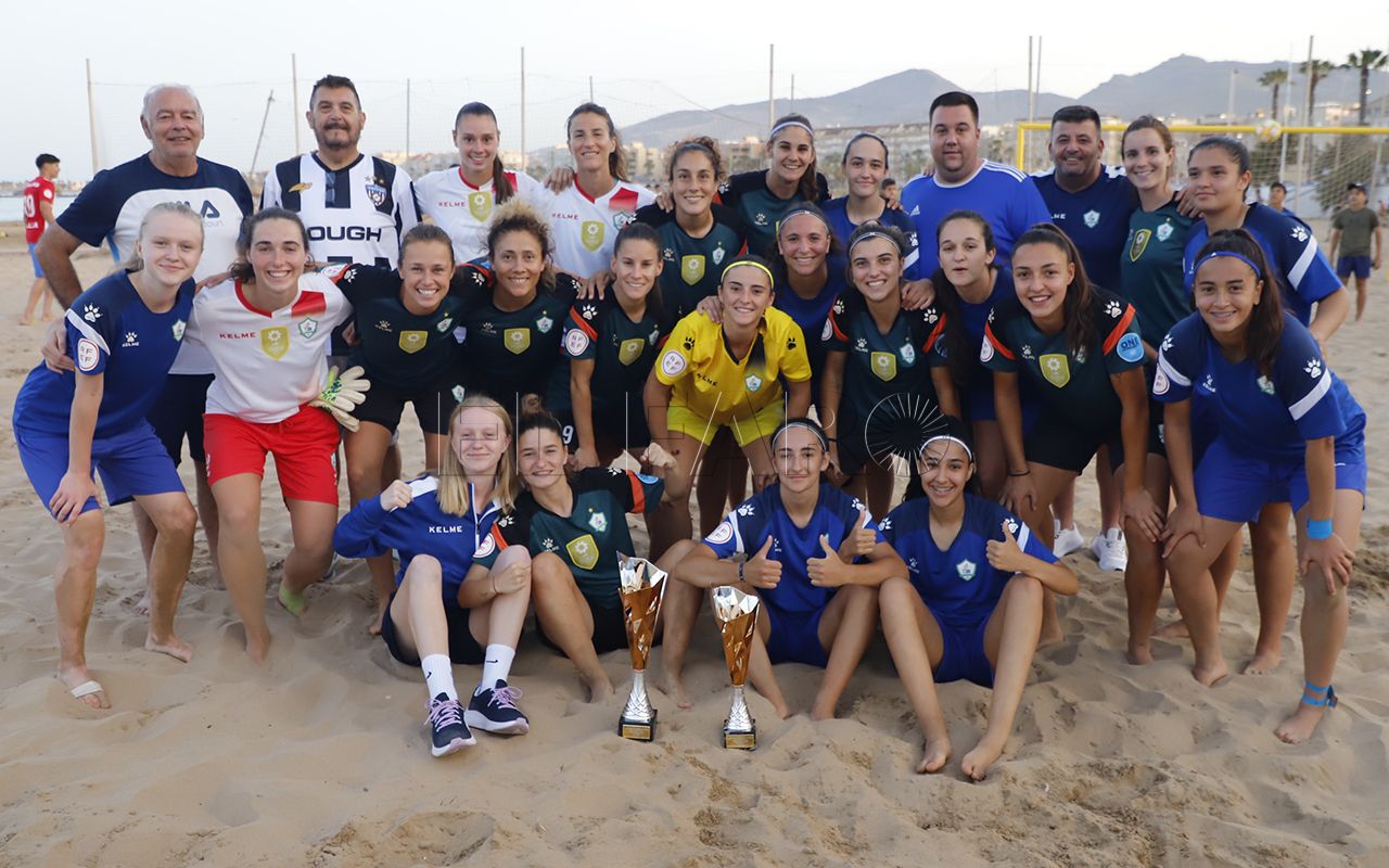 FINALISTAS FINAL FEMENINO DOS EQUIPOS DE HIGICONTROL Higicontrol Melilla gana en cadete masculino y sénior femenino