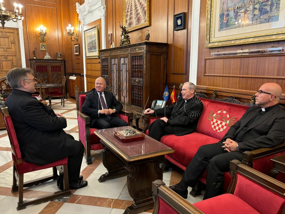Jesús Catalá se reúne con Marín para tratar la prioridad en la rehabilitación de edificios de la Iglesia