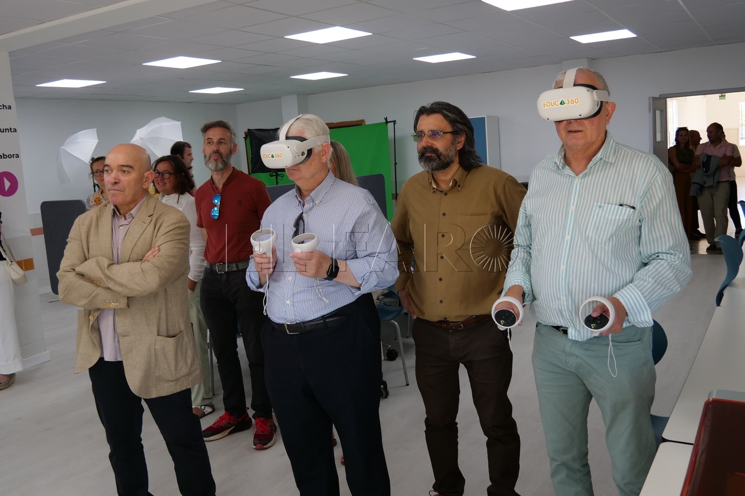 El IES Enrique Nieto inaugura un aula tecnológica por valor de 55.000 euros