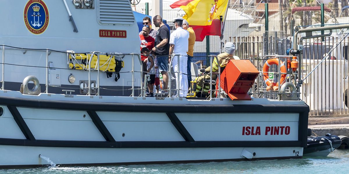 El 'benjamín' de la Armada se presenta en sociedad