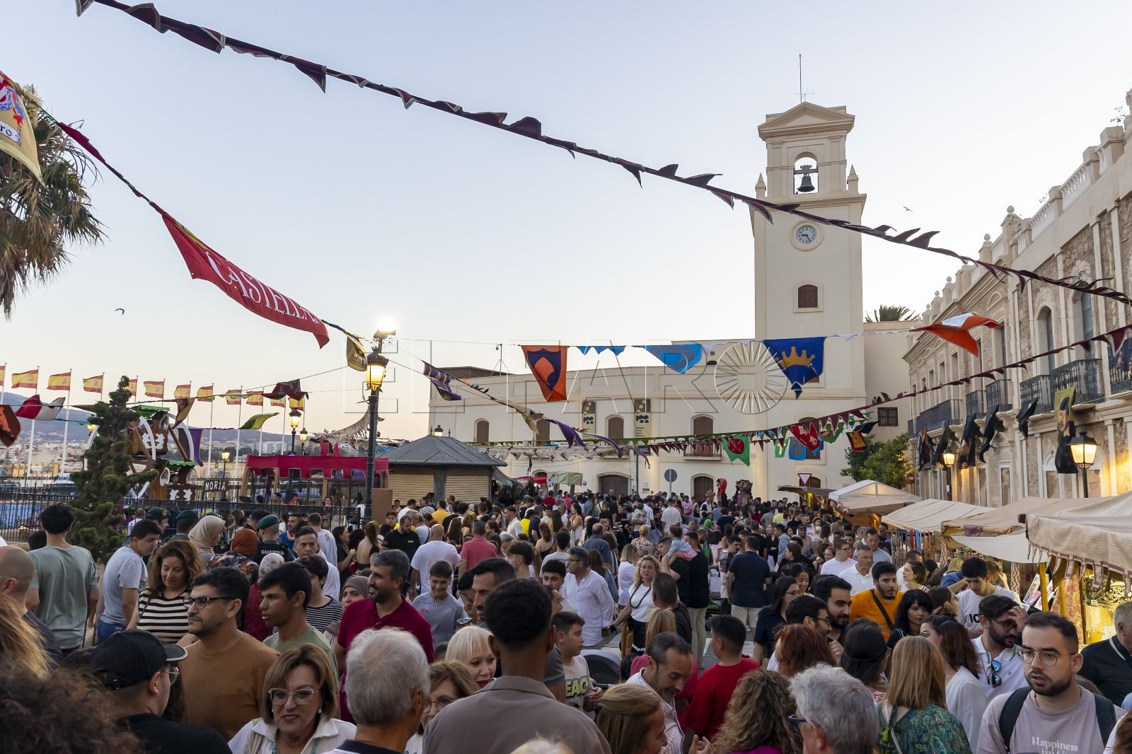 foto 1 Mercado renacentista Éxito rotundo del mercado renacentista en Melilla tras la ausencia de varios años