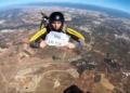 17 Un melillense aporta tres saltos en paracaídas para un récord mundial