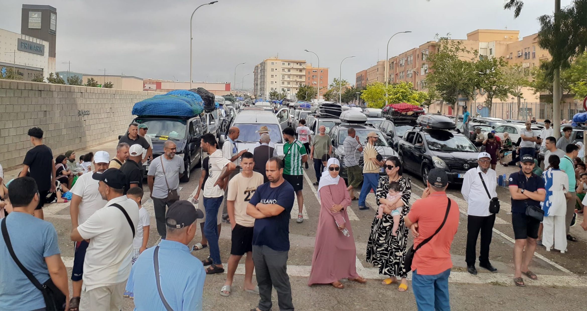 2 01 Más de mil vehículos salen de Melilla en dirección a Marruecos en un solo día